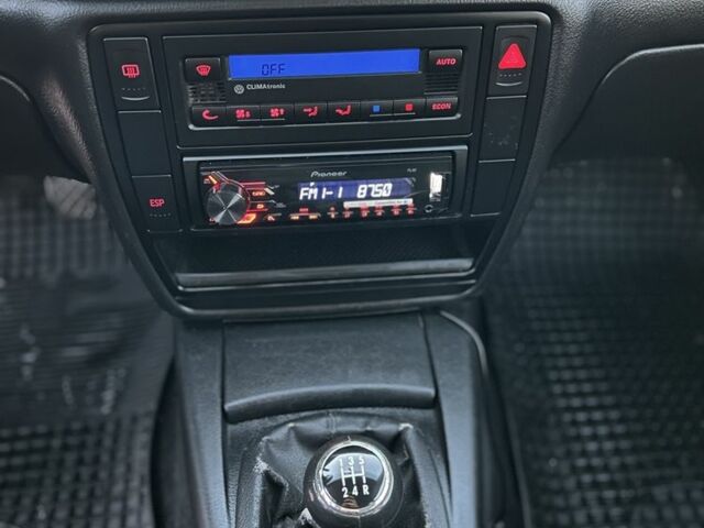 Серый Фольксваген Пассат, объемом двигателя 1.6 л и пробегом 230 тыс. км за 2150 $, фото 12 на Automoto.ua