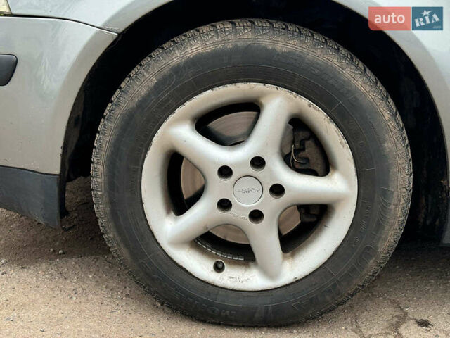 Серый Фольксваген Пассат, объемом двигателя 1.9 л и пробегом 460 тыс. км за 5090 $, фото 10 на Automoto.ua