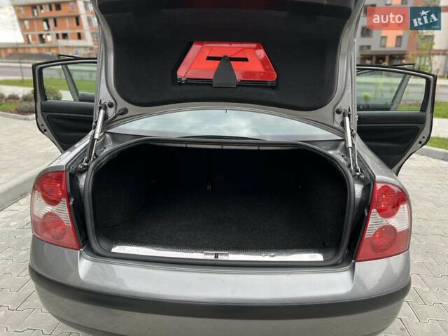 Сірий Фольксваген Пассат, об'ємом двигуна 1.6 л та пробігом 186 тис. км за 4199 $, фото 85 на Automoto.ua