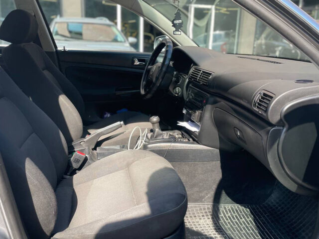 Серый Фольксваген Пассат, объемом двигателя 1.6 л и пробегом 209 тыс. км за 4600 $, фото 12 на Automoto.ua