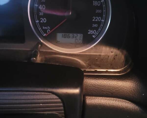 Сірий Фольксваген Пассат, об'ємом двигуна 1.6 л та пробігом 186 тис. км за 4400 $, фото 17 на Automoto.ua