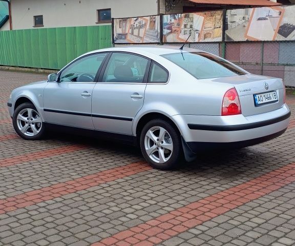 Серый Фольксваген Пассат, объемом двигателя 1.6 л и пробегом 154 тыс. км за 4000 $, фото 3 на Automoto.ua