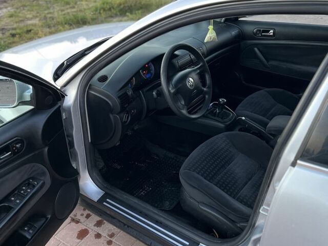 Серый Фольксваген Пассат, объемом двигателя 1.6 л и пробегом 230 тыс. км за 2150 $, фото 9 на Automoto.ua