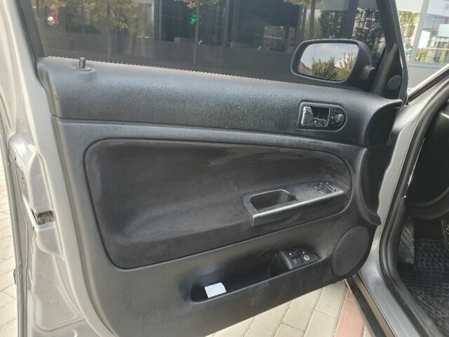 Серый Фольксваген Пассат, объемом двигателя 1.6 л и пробегом 190 тыс. км за 3800 $, фото 6 на Automoto.ua