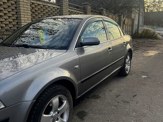 Серый Фольксваген Пассат, объемом двигателя 1.8 л и пробегом 315 тыс. км за 4200 $, фото 2 на Automoto.ua