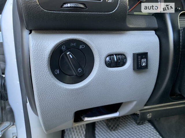 Серый Фольксваген Пассат, объемом двигателя 1.6 л и пробегом 233 тыс. км за 5399 $, фото 17 на Automoto.ua