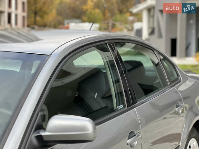 Сірий Фольксваген Пассат, об'ємом двигуна 1.6 л та пробігом 186 тис. км за 4199 $, фото 15 на Automoto.ua