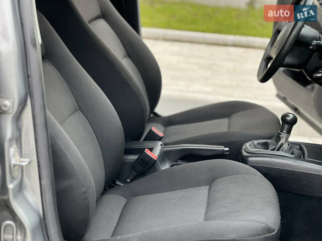 Сірий Фольксваген Пассат, об'ємом двигуна 1.6 л та пробігом 186 тис. км за 4199 $, фото 69 на Automoto.ua