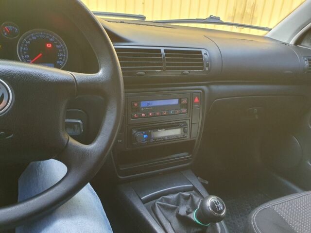 Серый Фольксваген Пассат, объемом двигателя 1.6 л и пробегом 190 тыс. км за 3800 $, фото 7 на Automoto.ua