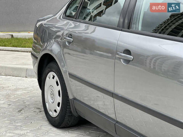 Сірий Фольксваген Пассат, об'ємом двигуна 1.6 л та пробігом 186 тис. км за 4199 $, фото 48 на Automoto.ua