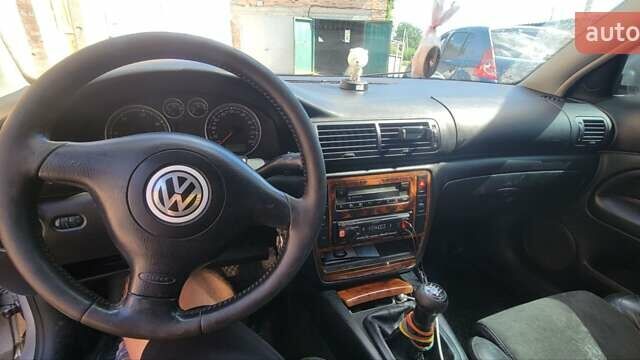Серый Фольксваген Пассат, объемом двигателя 1.9 л и пробегом 308 тыс. км за 4000 $, фото 2 на Automoto.ua