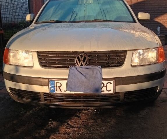 Сірий Фольксваген Пассат, об'ємом двигуна 1 л та пробігом 375 тис. км за 2200 $, фото 1 на Automoto.ua