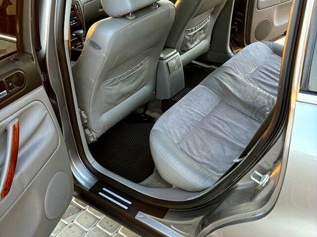 Сірий Фольксваген Пассат, об'ємом двигуна 2.3 л та пробігом 184 тис. км за 4700 $, фото 7 на Automoto.ua