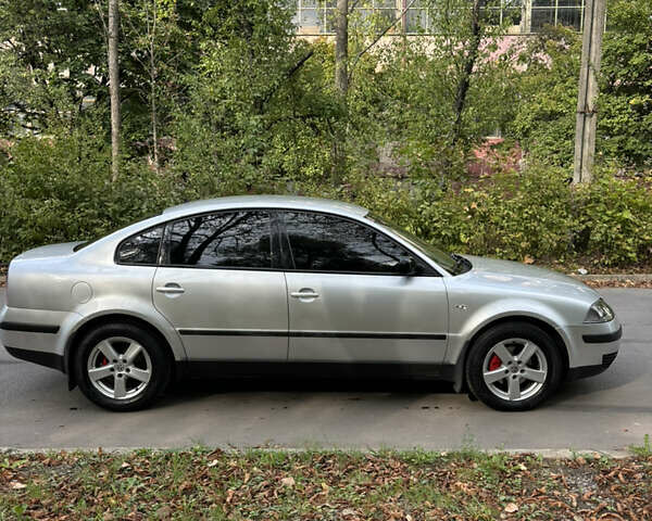 Серый Фольксваген Пассат, объемом двигателя 1.6 л и пробегом 246 тыс. км за 4600 $, фото 2 на Automoto.ua