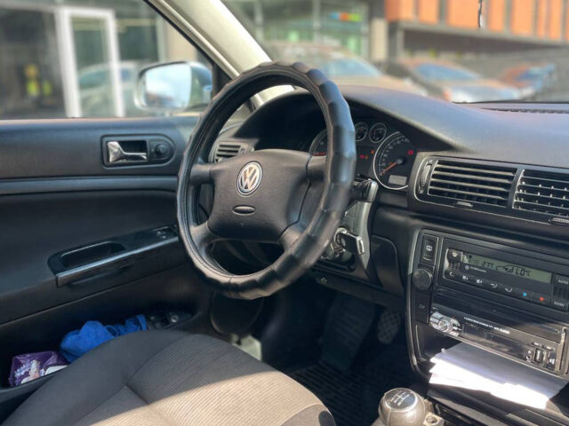 Серый Фольксваген Пассат, объемом двигателя 1.6 л и пробегом 209 тыс. км за 4600 $, фото 11 на Automoto.ua