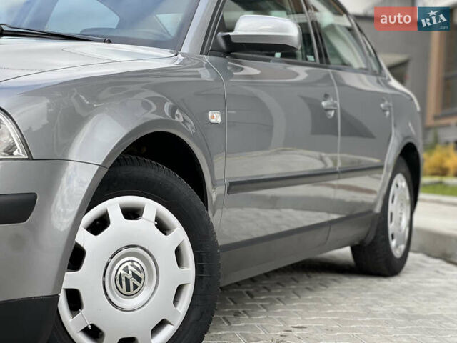 Сірий Фольксваген Пассат, об'ємом двигуна 1.6 л та пробігом 186 тис. км за 4199 $, фото 12 на Automoto.ua