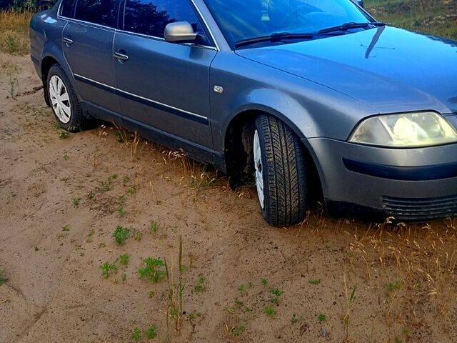 Серый Фольксваген Пассат, объемом двигателя 1.8 л и пробегом 326 тыс. км за 3700 $, фото 1 на Automoto.ua