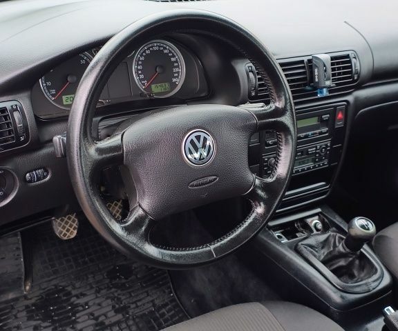 Серый Фольксваген Пассат, объемом двигателя 1.6 л и пробегом 154 тыс. км за 4000 $, фото 21 на Automoto.ua