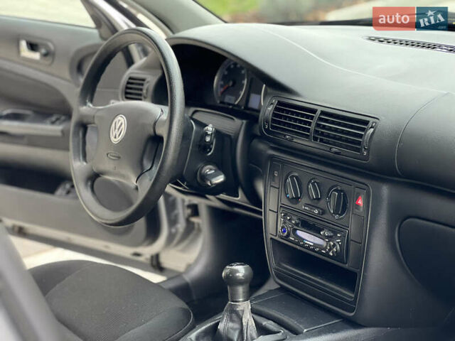 Сірий Фольксваген Пассат, об'ємом двигуна 1.6 л та пробігом 186 тис. км за 4199 $, фото 67 на Automoto.ua