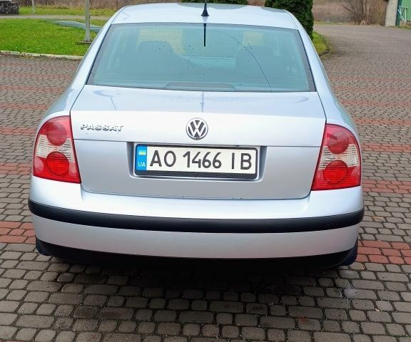 Серый Фольксваген Пассат, объемом двигателя 1.6 л и пробегом 154 тыс. км за 4000 $, фото 5 на Automoto.ua