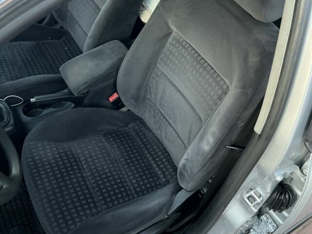 Серый Фольксваген Пассат, объемом двигателя 1.6 л и пробегом 230 тыс. км за 2150 $, фото 11 на Automoto.ua