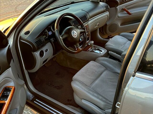 Сірий Фольксваген Пассат, об'ємом двигуна 2.3 л та пробігом 184 тис. км за 4700 $, фото 6 на Automoto.ua