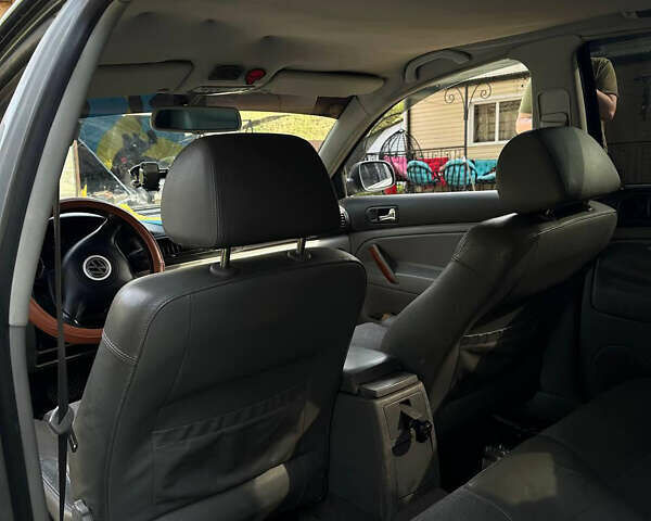 Серый Фольксваген Пассат, объемом двигателя 2.5 л и пробегом 300 тыс. км за 3800 $, фото 12 на Automoto.ua