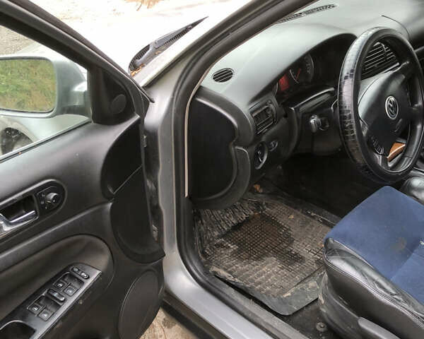 Серый Фольксваген Пассат, объемом двигателя 1.8 л и пробегом 410 тыс. км за 3000 $, фото 5 на Automoto.ua