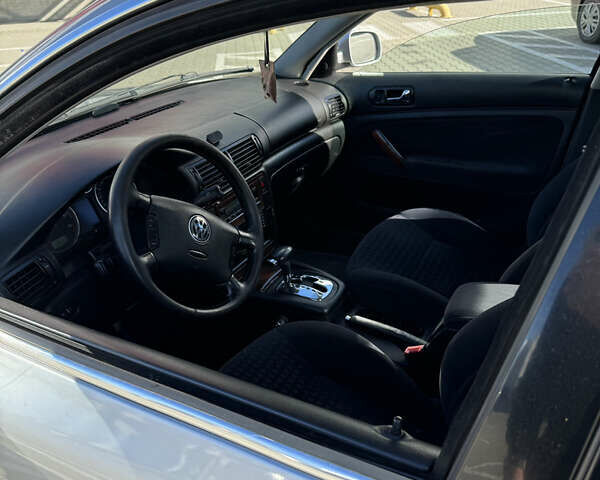 Серый Фольксваген Пассат, объемом двигателя 1.8 л и пробегом 266 тыс. км за 4800 $, фото 7 на Automoto.ua