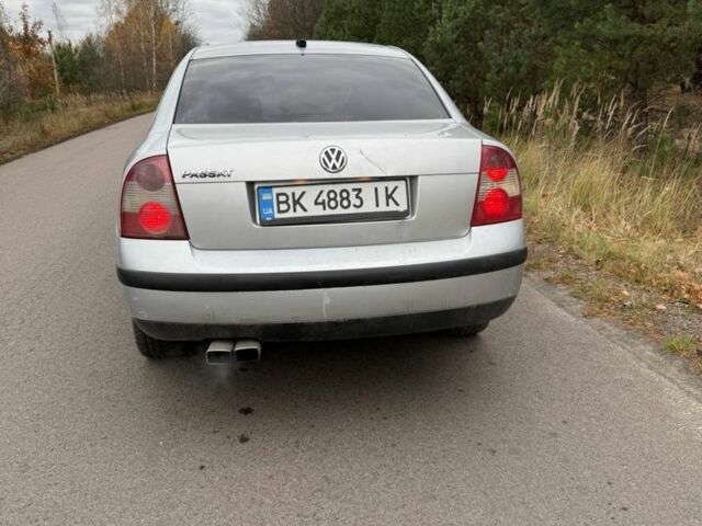 Серый Фольксваген Пассат, объемом двигателя 1.6 л и пробегом 300 тыс. км за 3750 $, фото 2 на Automoto.ua