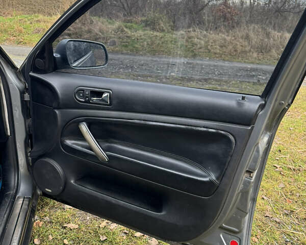 Серый Фольксваген Пассат, объемом двигателя 1.8 л и пробегом 440 тыс. км за 3199 $, фото 36 на Automoto.ua