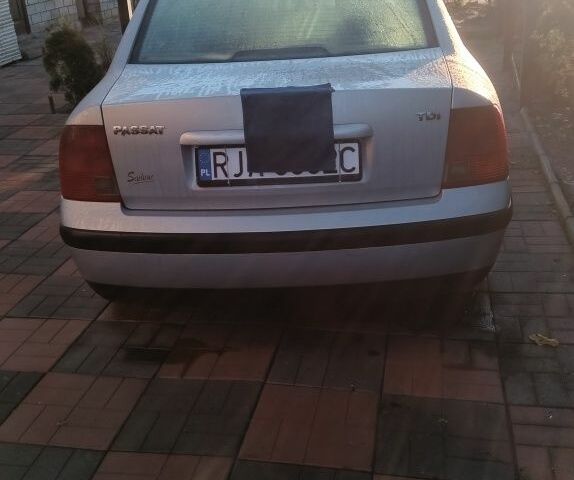 Сірий Фольксваген Пассат, об'ємом двигуна 1 л та пробігом 375 тис. км за 2200 $, фото 5 на Automoto.ua