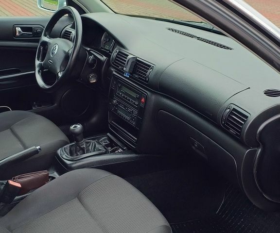 Серый Фольксваген Пассат, объемом двигателя 1.6 л и пробегом 154 тыс. км за 4000 $, фото 19 на Automoto.ua