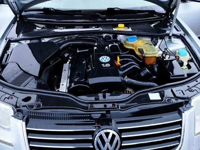 Сірий Фольксваген Пассат, об'ємом двигуна 1.6 л та пробігом 180 тис. км за 5000 $, фото 1 на Automoto.ua