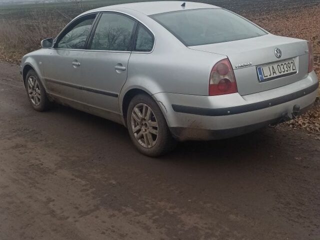 Серый Фольксваген Пассат, объемом двигателя 1.9 л и пробегом 300 тыс. км за 1800 $, фото 2 на Automoto.ua