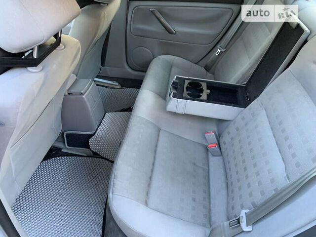 Серый Фольксваген Пассат, объемом двигателя 1.6 л и пробегом 233 тыс. км за 5399 $, фото 13 на Automoto.ua