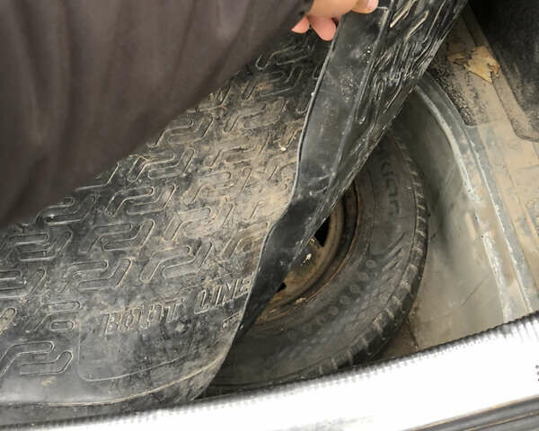 Серый Фольксваген Пассат, объемом двигателя 1.8 л и пробегом 410 тыс. км за 3000 $, фото 18 на Automoto.ua