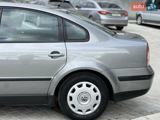Сірий Фольксваген Пассат, об'ємом двигуна 1.6 л та пробігом 186 тис. км за 4199 $, фото 20 на Automoto.ua