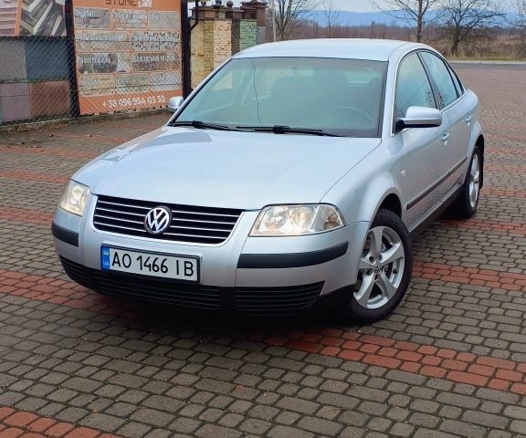 Серый Фольксваген Пассат, объемом двигателя 1.6 л и пробегом 154 тыс. км за 4000 $, фото 1 на Automoto.ua