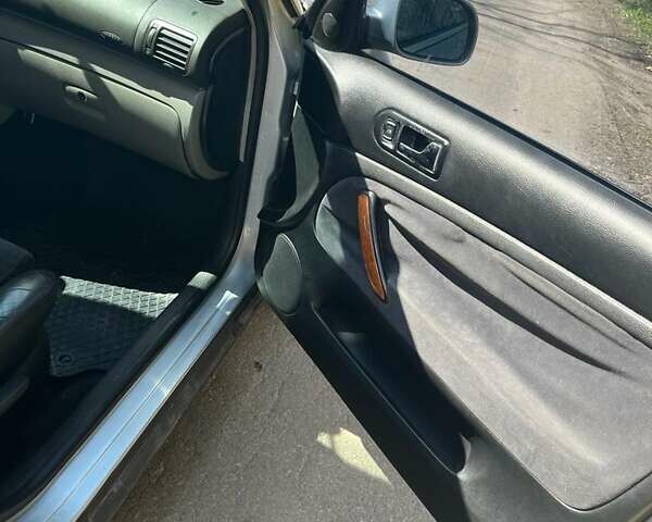 Сірий Фольксваген Пассат, об'ємом двигуна 1.78 л та пробігом 273 тис. км за 3800 $, фото 16 на Automoto.ua