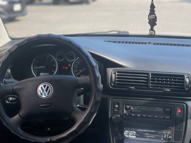 Серый Фольксваген Пассат, объемом двигателя 1.6 л и пробегом 209 тыс. км за 4600 $, фото 10 на Automoto.ua