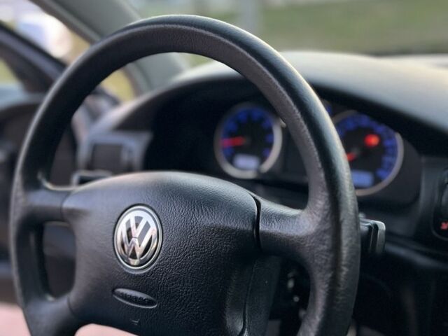 Серый Фольксваген Пассат, объемом двигателя 1.6 л и пробегом 230 тыс. км за 2150 $, фото 13 на Automoto.ua