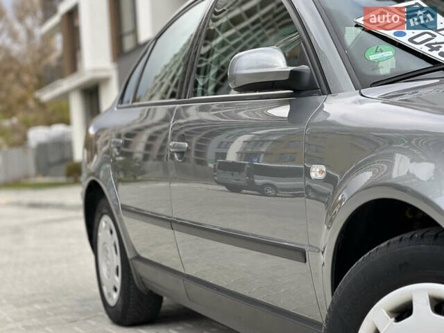 Сірий Фольксваген Пассат, об'ємом двигуна 1.6 л та пробігом 186 тис. км за 4199 $, фото 47 на Automoto.ua