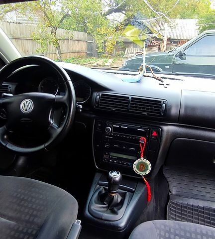 Серый Фольксваген Пассат, объемом двигателя 1.9 л и пробегом 224 тыс. км за 4800 $, фото 9 на Automoto.ua