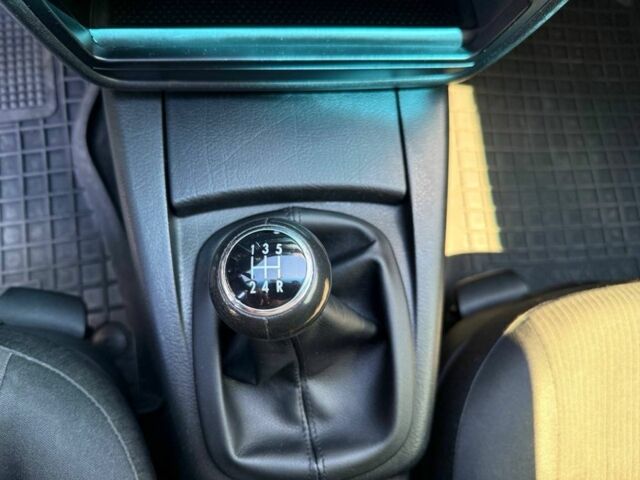 Серый Фольксваген Пассат, объемом двигателя 1.6 л и пробегом 267 тыс. км за 5200 $, фото 22 на Automoto.ua