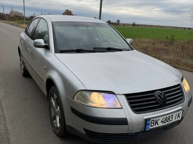 Серый Фольксваген Пассат, объемом двигателя 1.6 л и пробегом 300 тыс. км за 3750 $, фото 1 на Automoto.ua