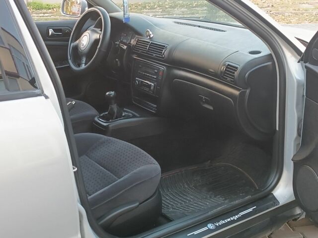 Серый Фольксваген Пассат, объемом двигателя 1.9 л и пробегом 375 тыс. км за 2650 $, фото 7 на Automoto.ua