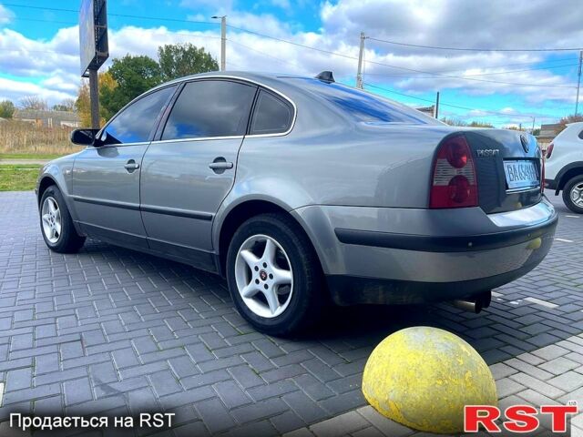 Серый Фольксваген Пассат, объемом двигателя 1.6 л и пробегом 274 тыс. км за 5200 $, фото 3 на Automoto.ua