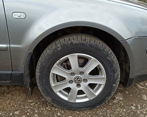 Серый Фольксваген Пассат, объемом двигателя 1.8 л и пробегом 345 тыс. км за 5150 $, фото 28 на Automoto.ua