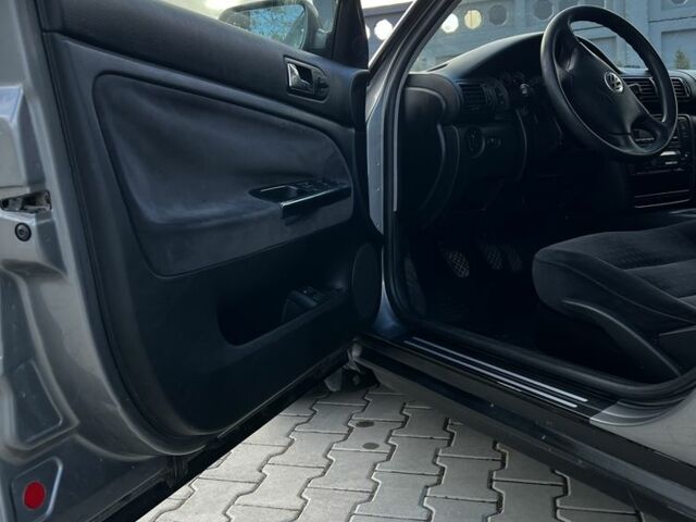 Серый Фольксваген Пассат, объемом двигателя 2 л и пробегом 328 тыс. км за 3100 $, фото 12 на Automoto.ua